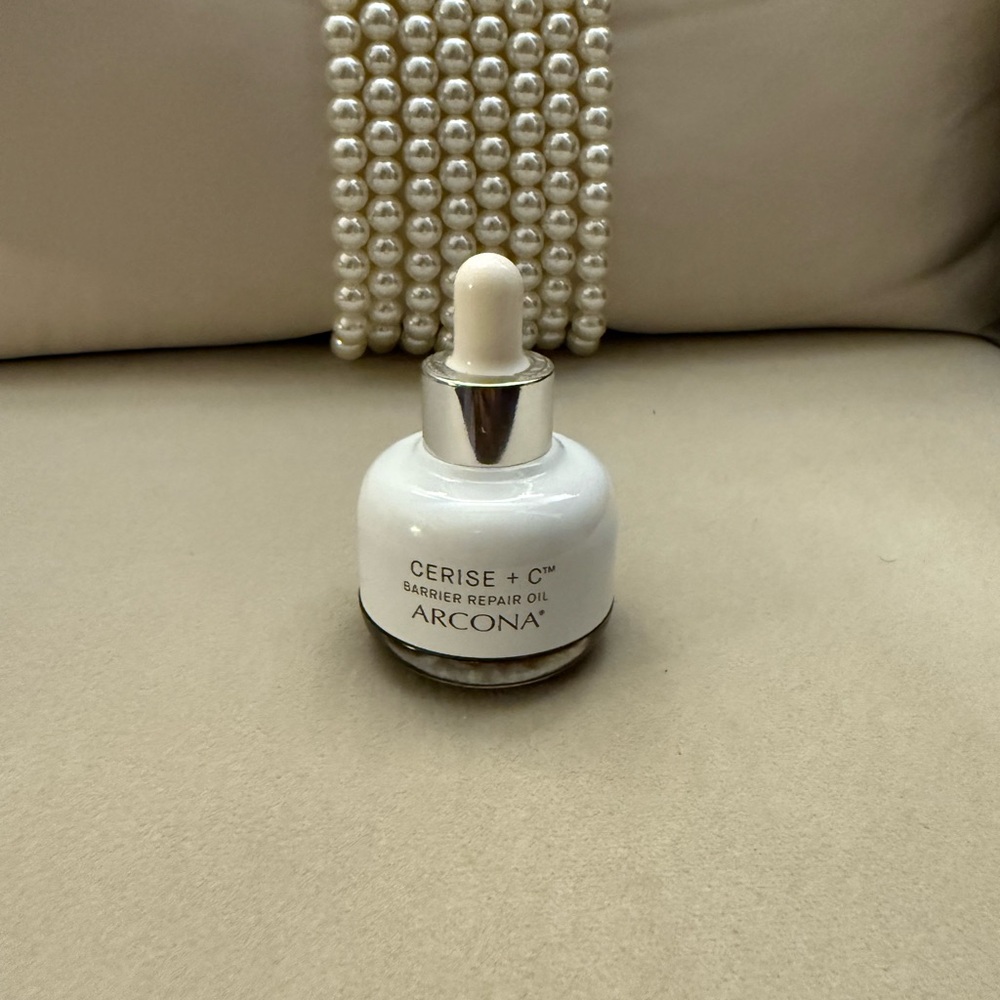 Cerise + C Barrier Repair Oil - White